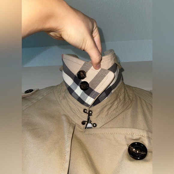 BURBERRY TRENCH COAT - Picture 9 of 17